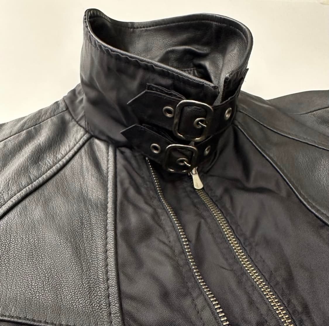 베르사체 스포츠 디테일 레더 디테일 바이커 자켓 상품이미지3