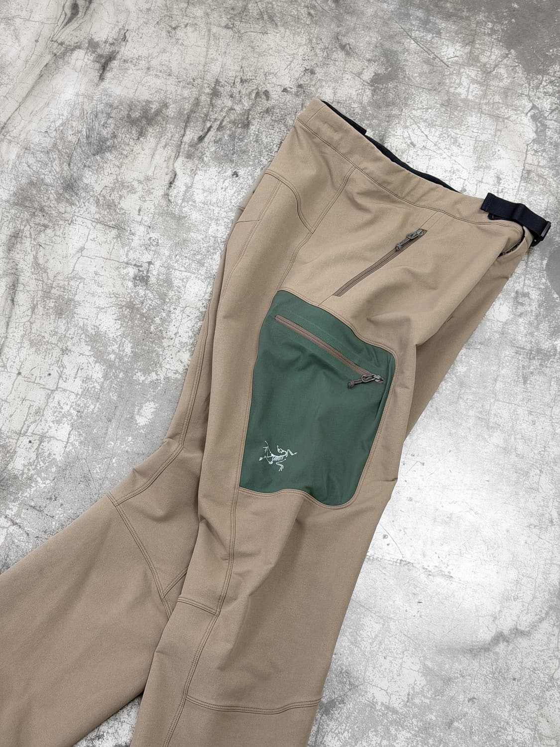 아크테릭스 감마 AR 투톤 소프트쉘 팬츠 상품이미지2