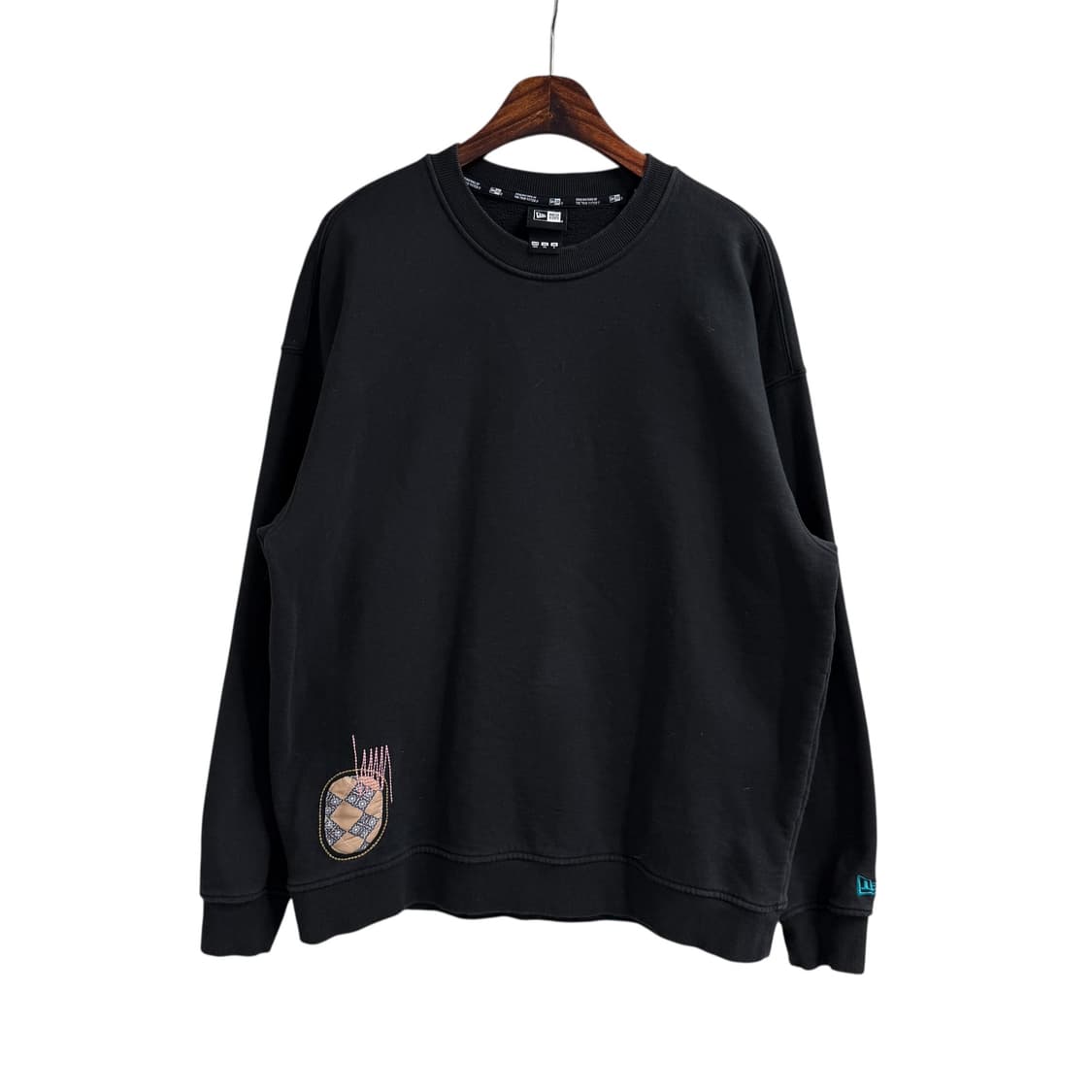 [XL] 뉴에라 블랙 맨투맨 상품이미지3