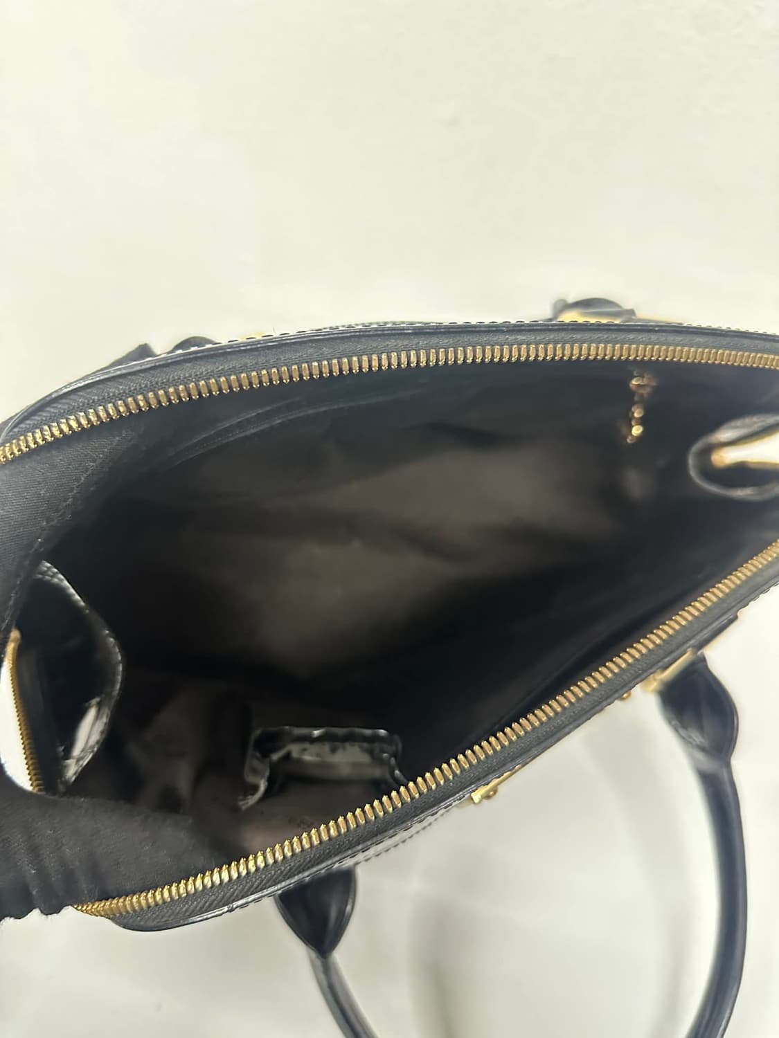 발렌시아가 금장 토트백 에나멜 종가방 상품이미지5