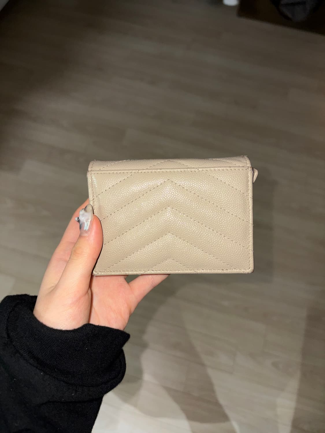 생로랑 금장 모노그램 여성 코인 반지갑 베이지 상품이미지4