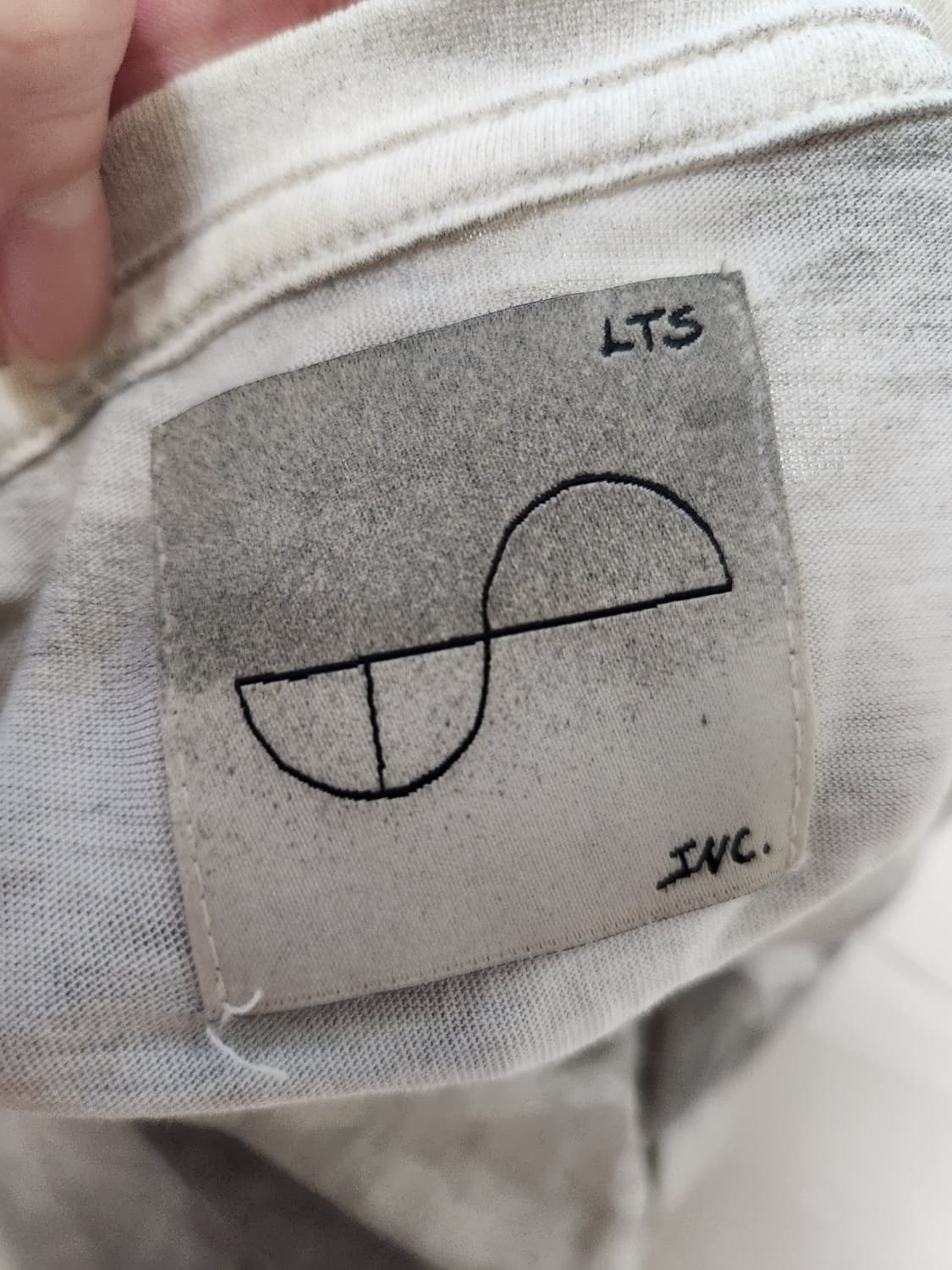 lost town supply 반팔 티셔츠 상품이미지3