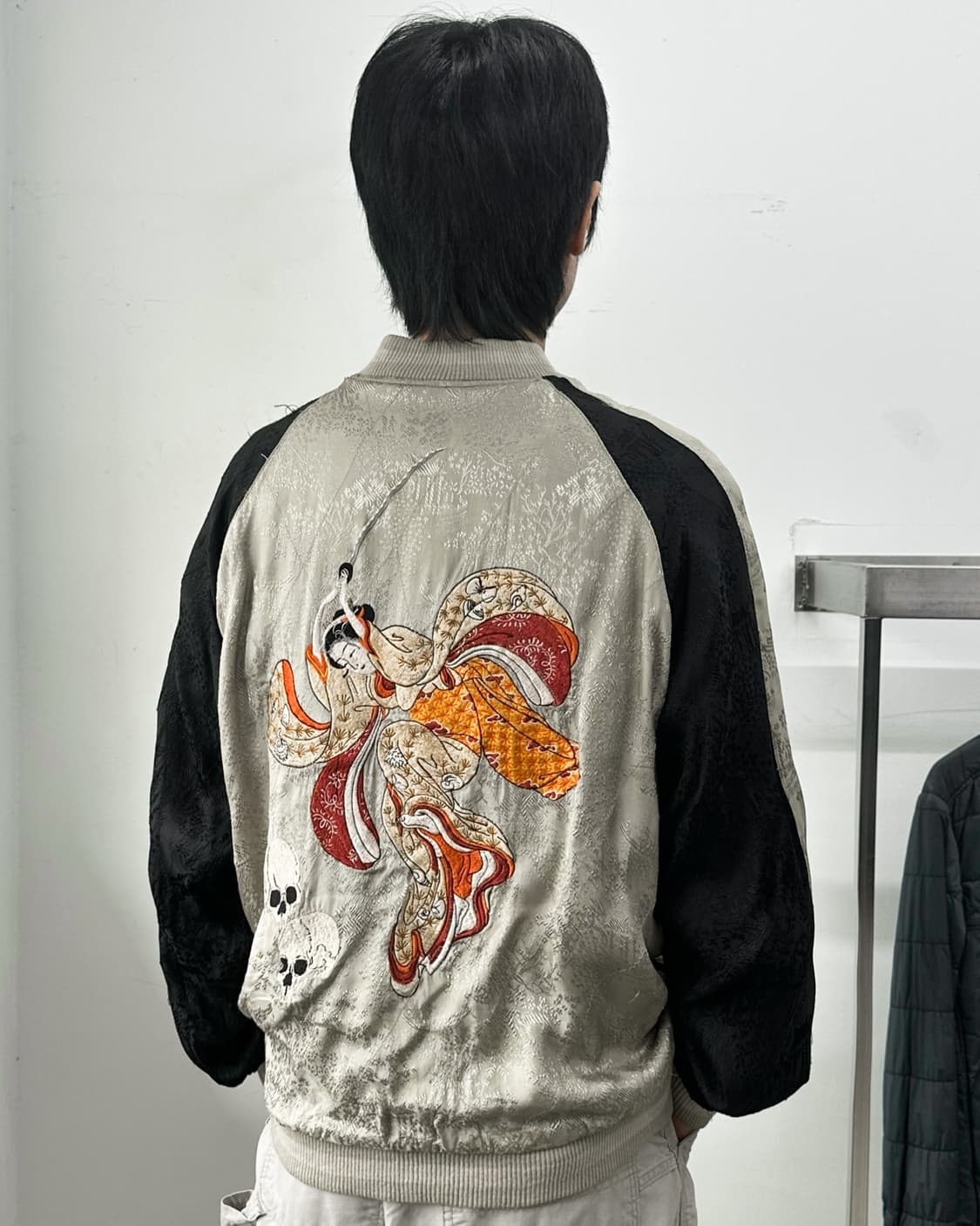 스크립트 수베니어 리버시블 레이온 사틴 스카쟌 상품이미지1