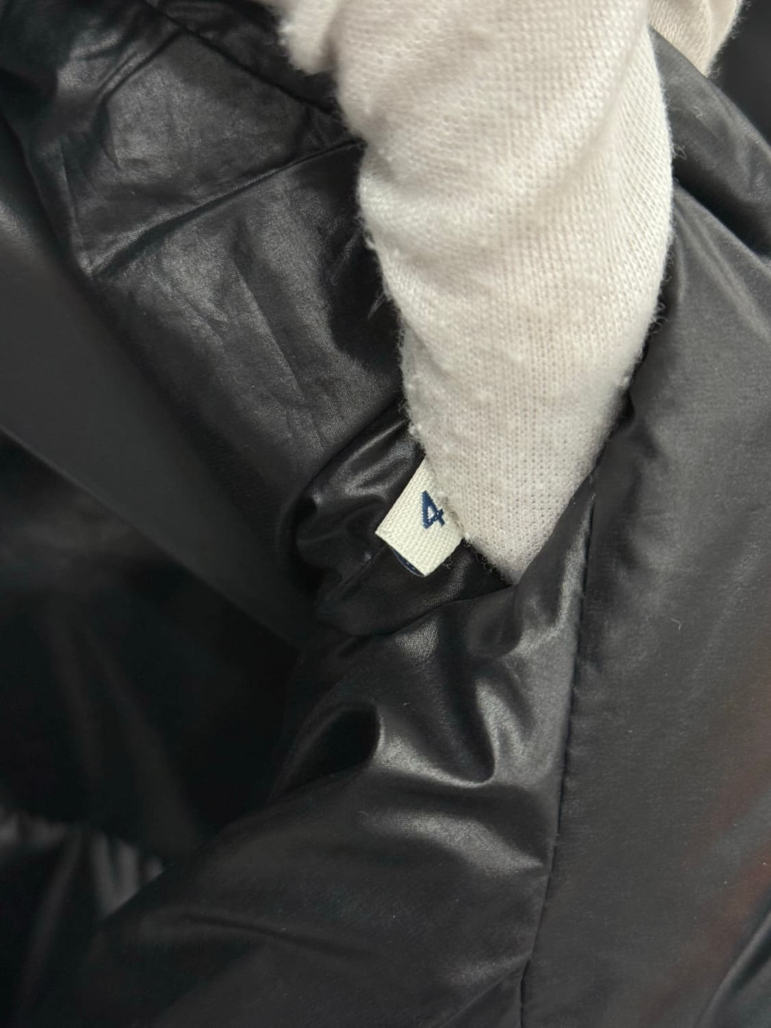 [4] 몽클레어 아우베 유광 조끼패딩 상품이미지5