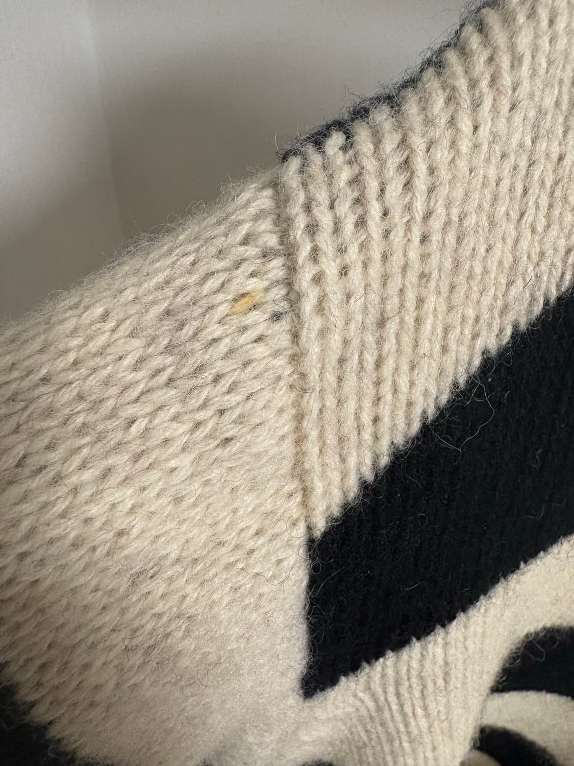 베이프 빈티지 스트라이프 니트 상품이미지3