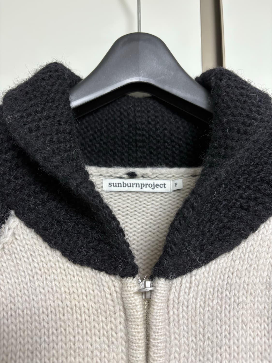 (새상품)썬번프로젝트 코위찬 케이블 니트 자켓 상품이미지4