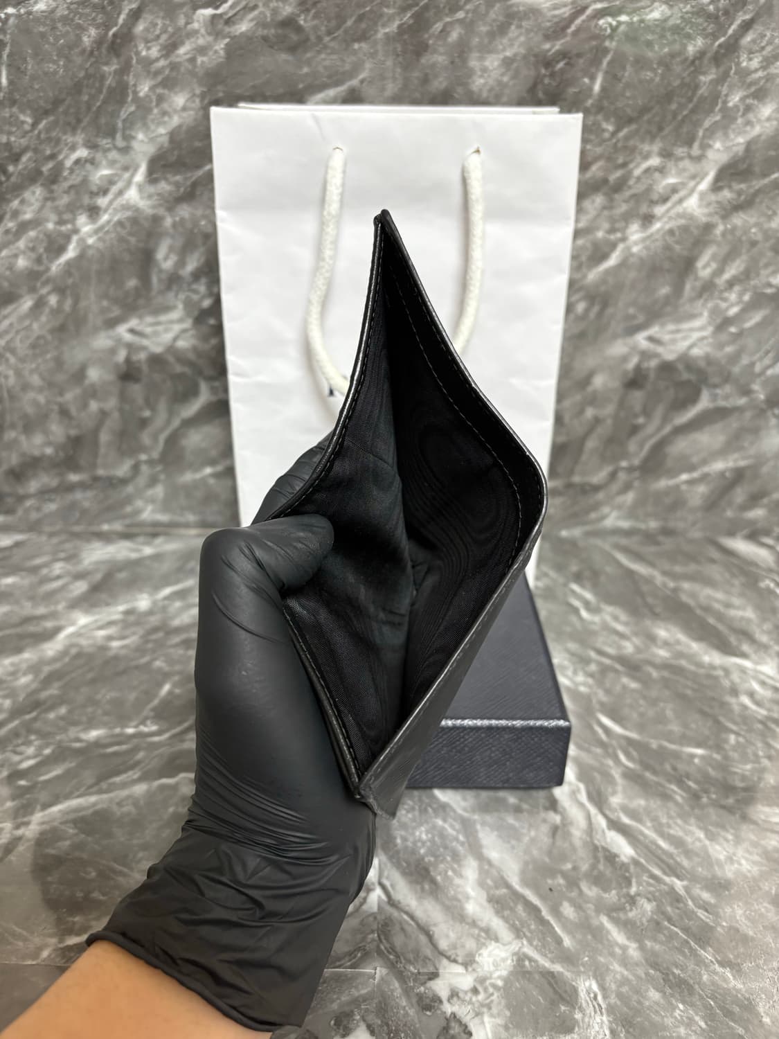 프라다 사피아노 금장 메탈로고 카드 중지갑 상품이미지4