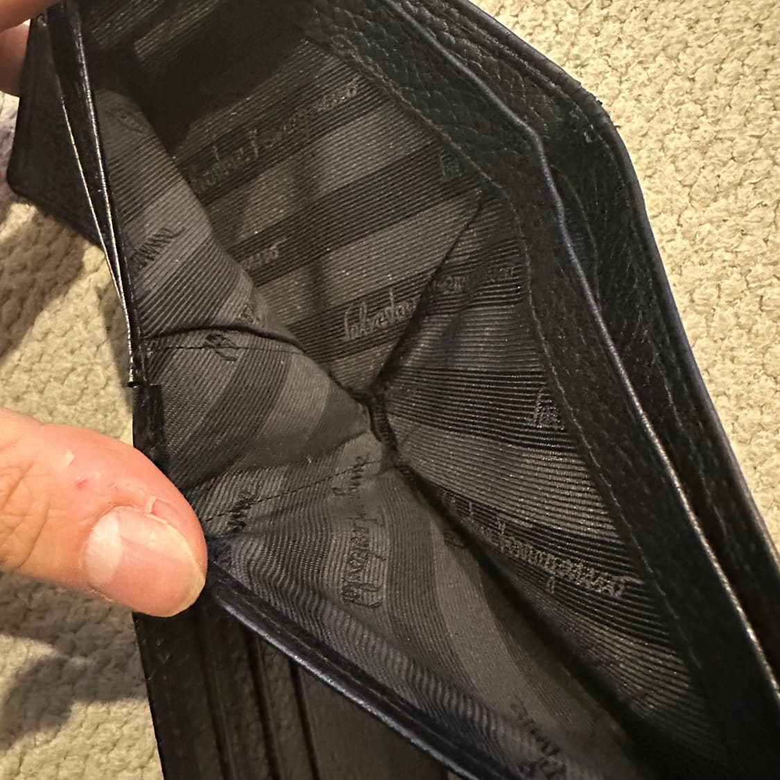 페라가모 간치니 로고 반지갑 상품이미지5