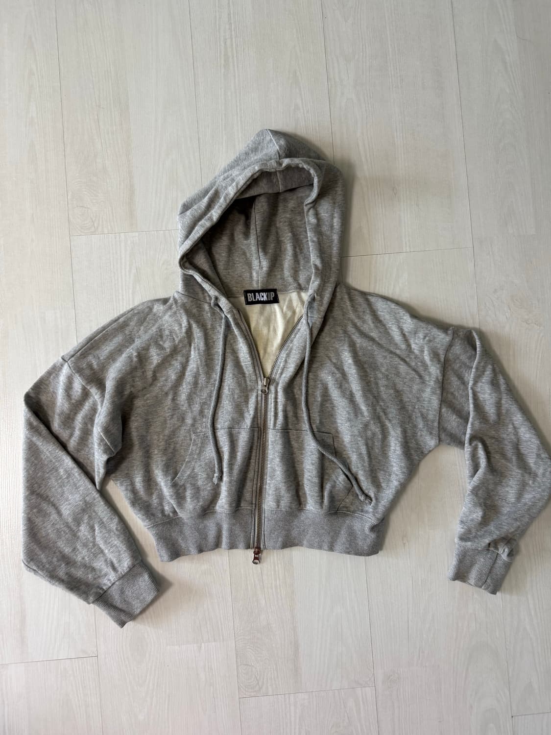 블랙업 가오리핏 크롭 후드집업 상품이미지1