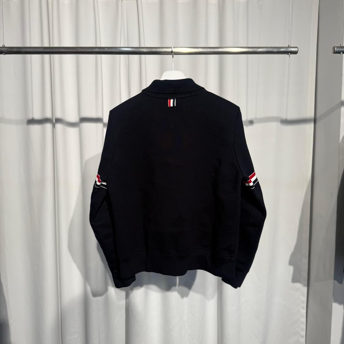 (3) 톰브라운 26SS 밀라노스티치 암밴드 금장 집업 가디건 상품이미지4