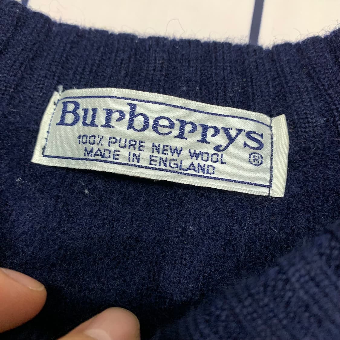 버버리 다크네이비 패치 니트(정품) 상품이미지4