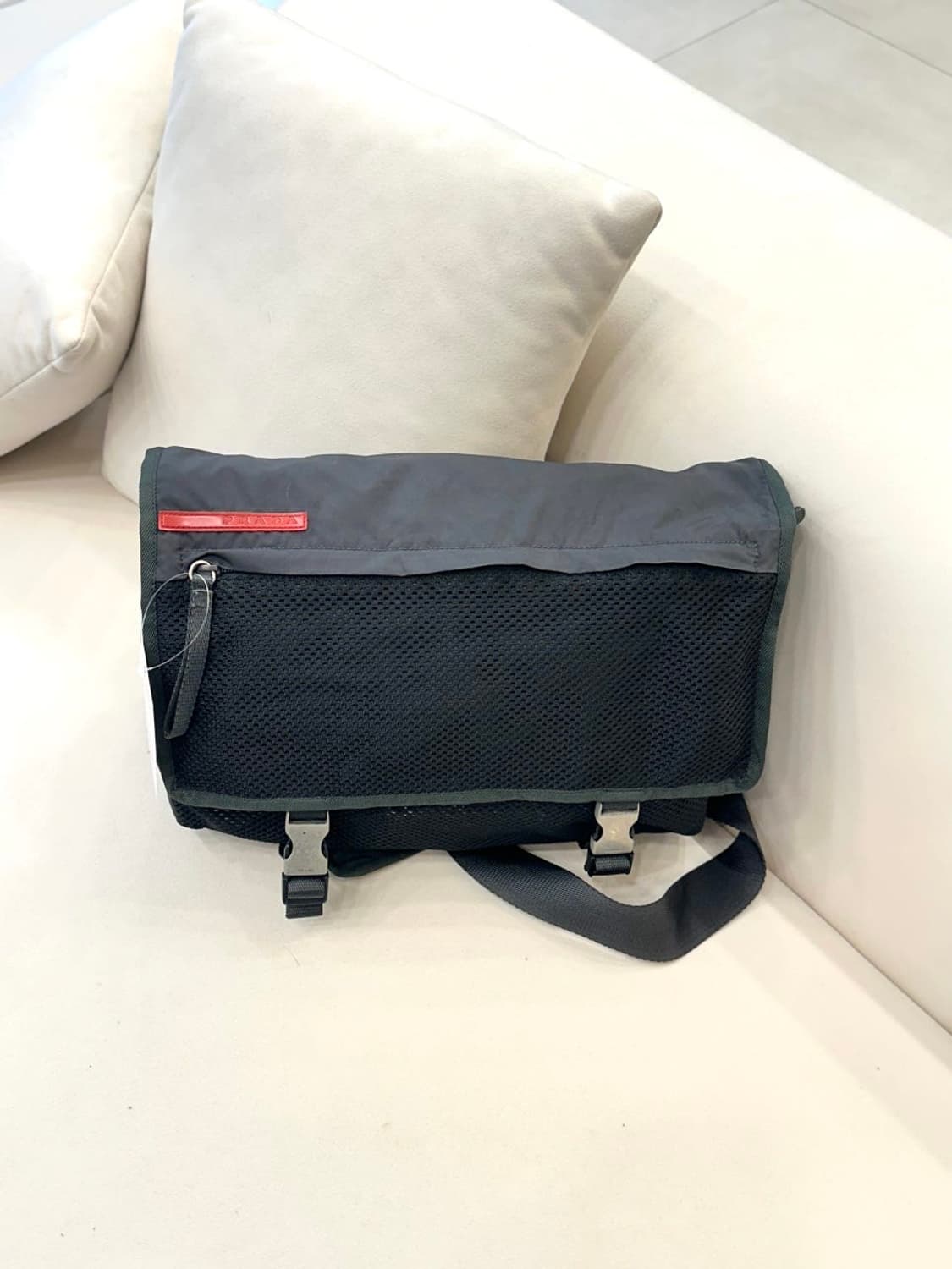 프라다 포코노 스포츠라인 메신저백 (정품) 상품이미지1