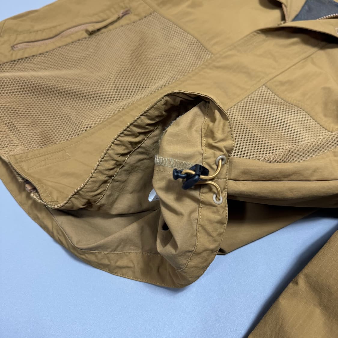 빔즈 x 컬럼비아 20ss 브라운컬러 매쉬포켓 나일론 챌린저 윈드브레이커 상품이미지6