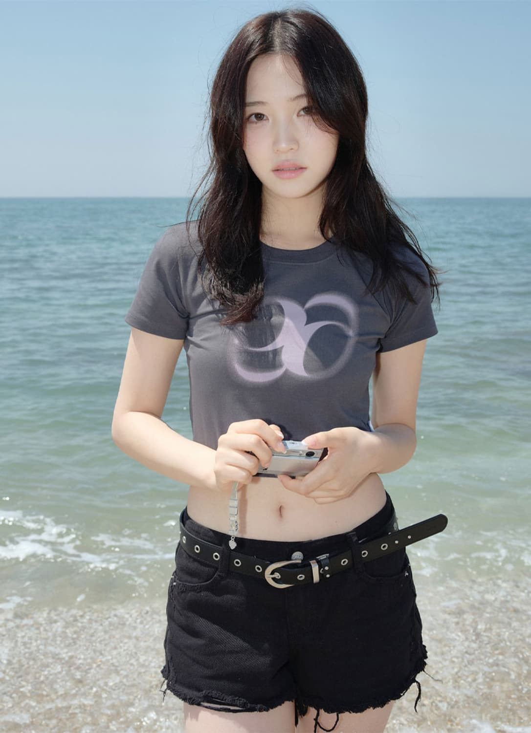 애즈온 홀리데이 크롭 티셔츠 차콜 상품이미지1