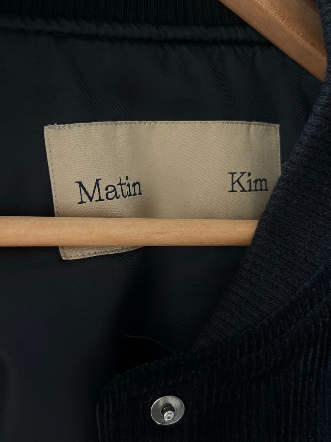 마뗑킴 우먼 코듀로이 베이스볼 점퍼 네이비색상 상품이미지6