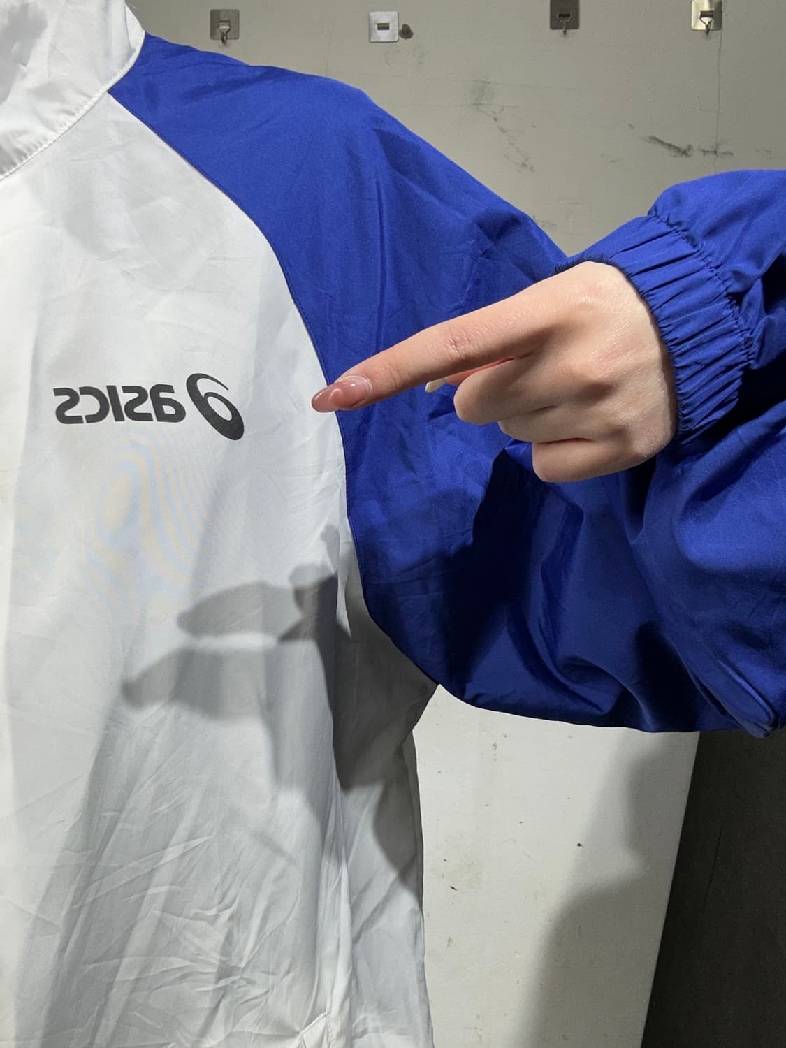 아식스 화이트 블루 오버핏 바람막이 자켓 L 상품이미지4