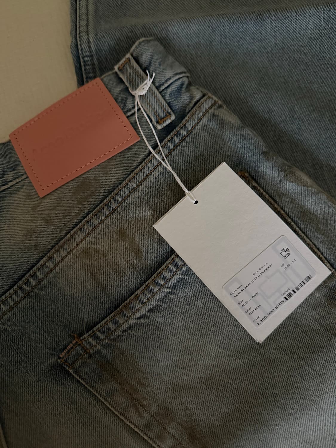 아크네 2023 루즈핏 진 M 상품이미지3