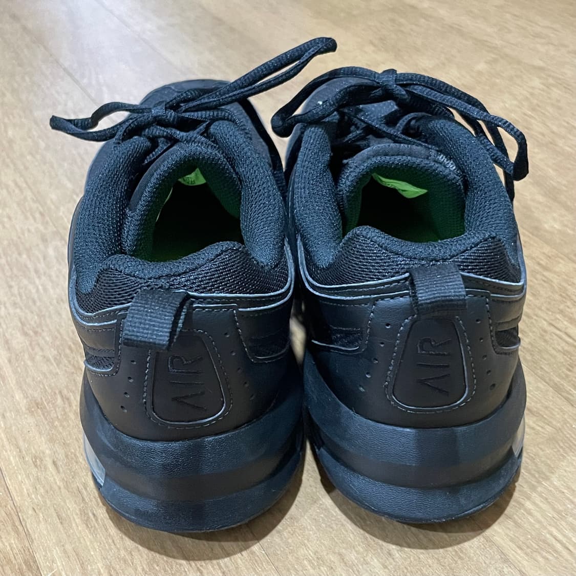 나이키 에어맥스AP 트리플 블랙 운동화 270 상품이미지4