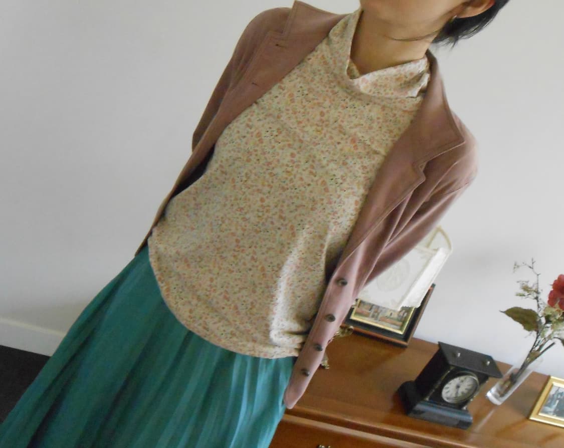 아이보리 들꽃 셔링 터틀넥 상품이미지1