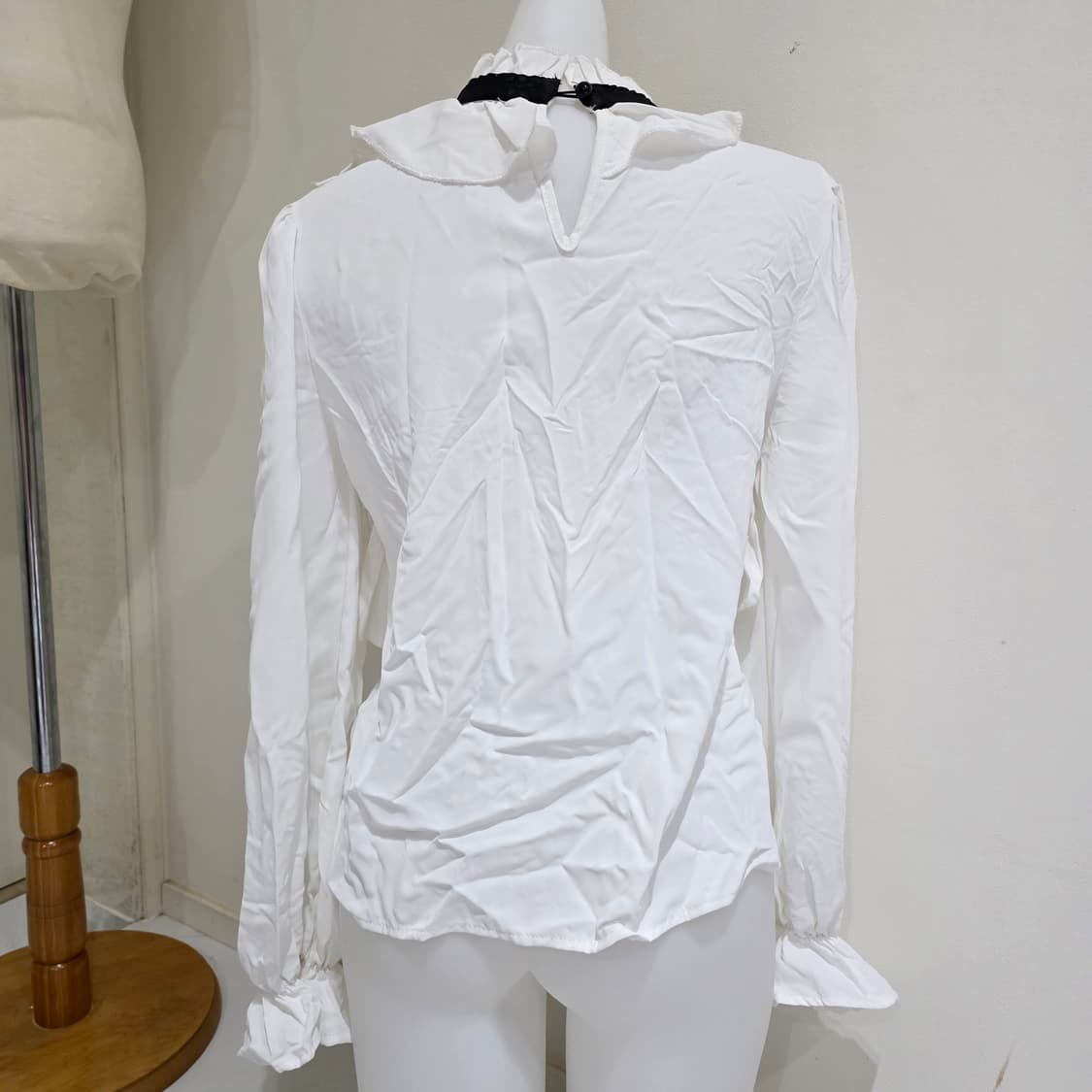 shein 빈티지)화이트 카멜리아 공겜여주 프릴캉캉 로맨틱고딕블라우스 상품이미지3