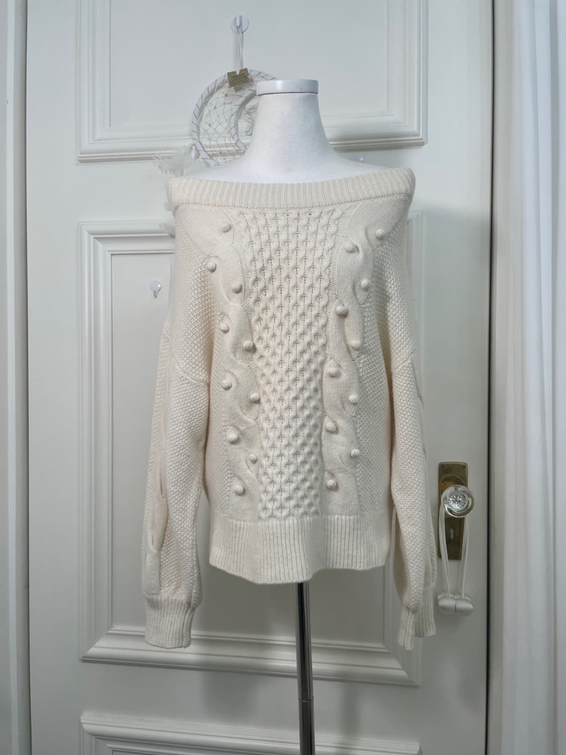 ivory off-shoulder wool pompom sweater 상품이미지1