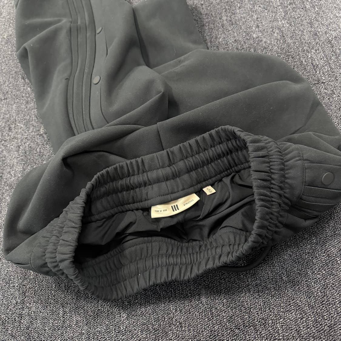 아디다스 x 피어오브갓 애슬레틱스 티어어웨이 팬츠 상품이미지8