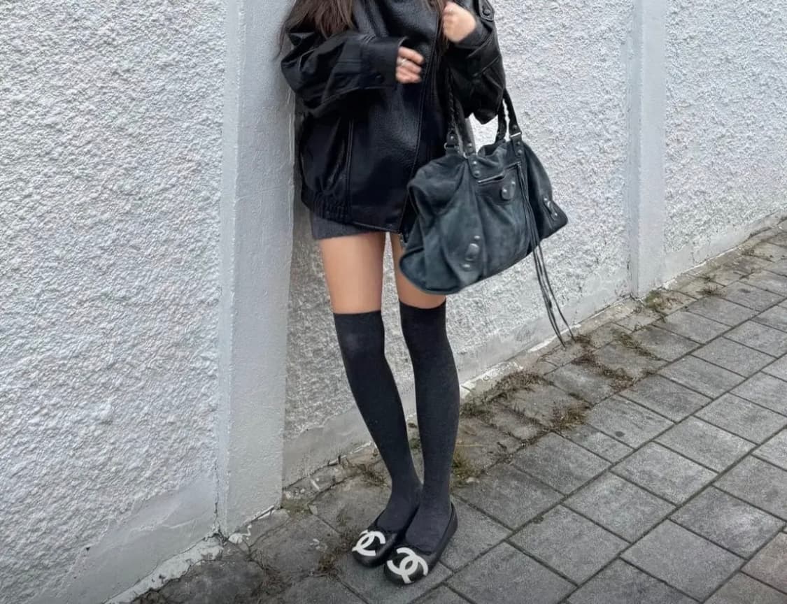 발렌시아가 모터백 라지 스웨이드 네이비 상품이미지1