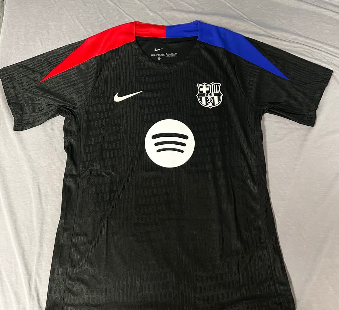 24/25 바르셀로나 어웨이 트레이닝 어센틱 유니폼 상품이미지1