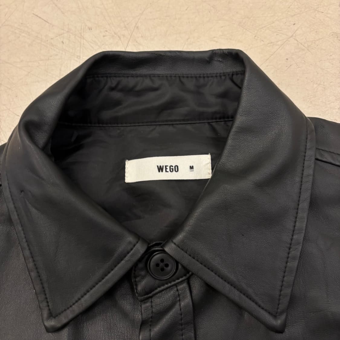 위고 블랙 레더 셔츠 상품이미지3