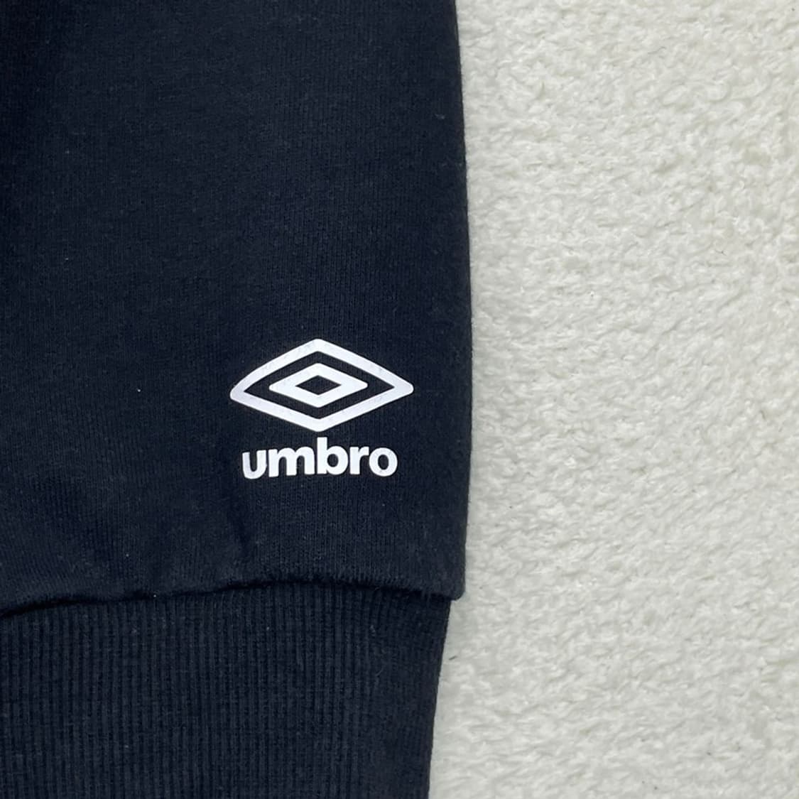 UMBRO 맨투맨 블랙 105 상품이미지3