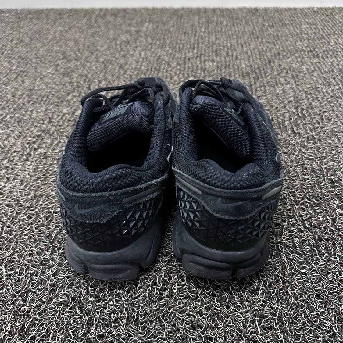 NIKE 나이키 줌 보메로 5 블랙 운동화 260 상품이미지5