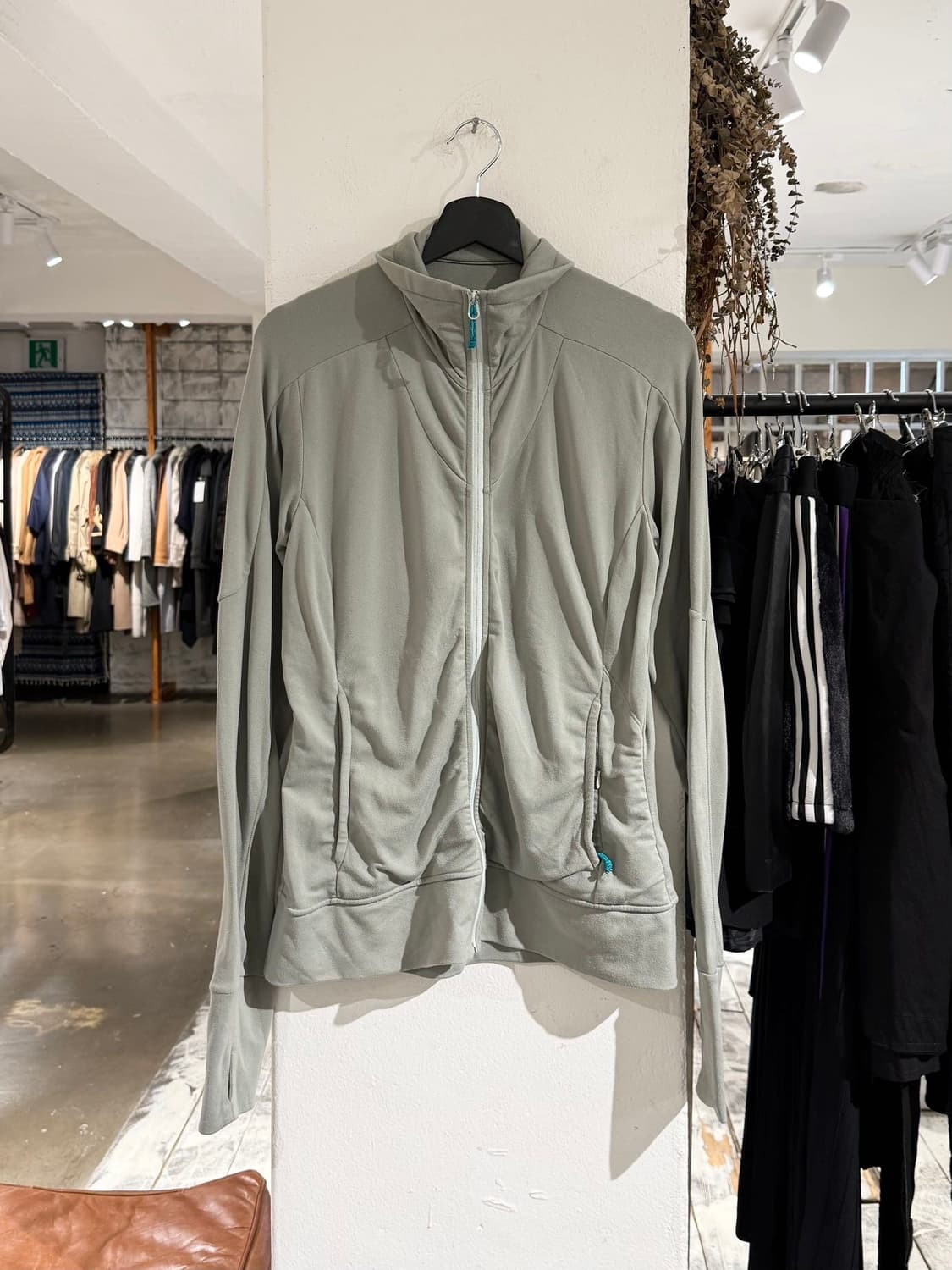 아크테릭스 라이트 카키 솔리타 자켓  상품이미지2