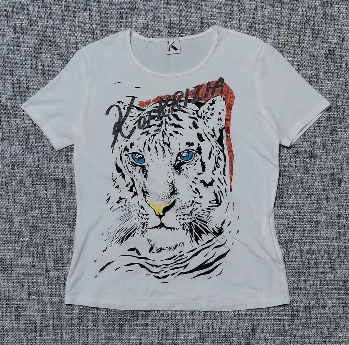 [정품/40] K OF KRIZIA 산요상회 백호 글리터 반팔 티셔츠 상품이미지1