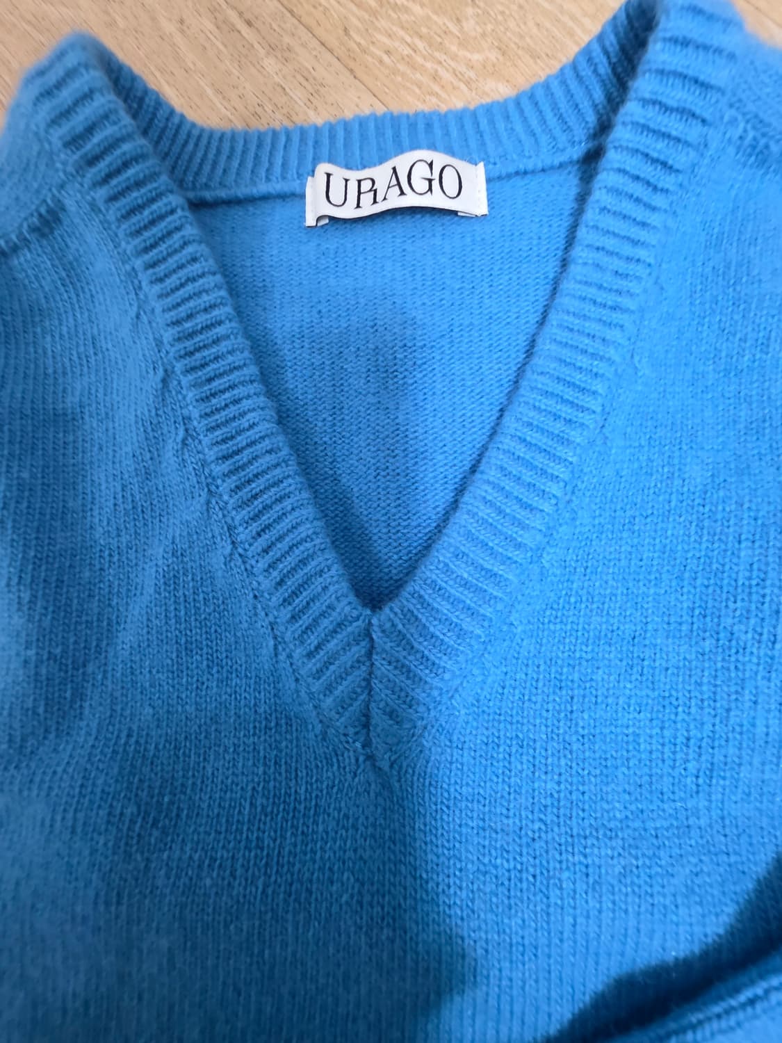 유라고 캐시미어 블렌디드 브이넥 니트 상품이미지4