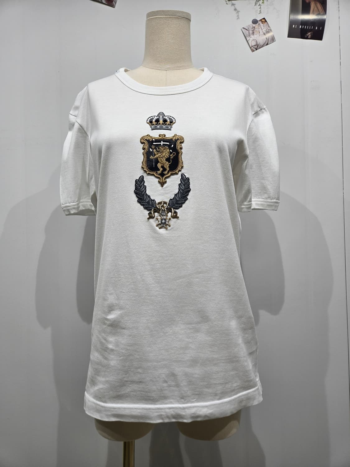 돌체앤가바나 화이트 왕관 사자 자수 반팔 티셔츠 상품이미지1