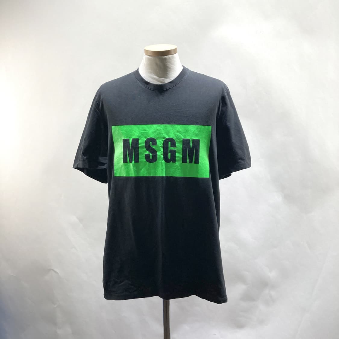 MSGM 정품 남성 형광로고 반팔티 블랙 95-100 상품이미지1