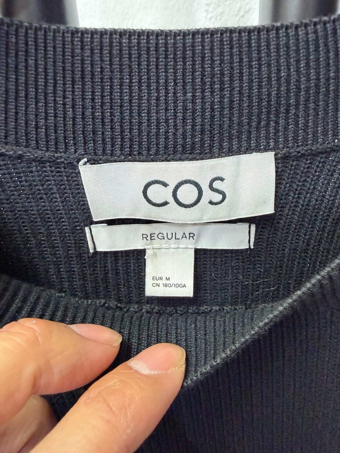 정품) COS 코스 남성 레귤러핏 블랙 니트 스웨터 M 상품이미지5