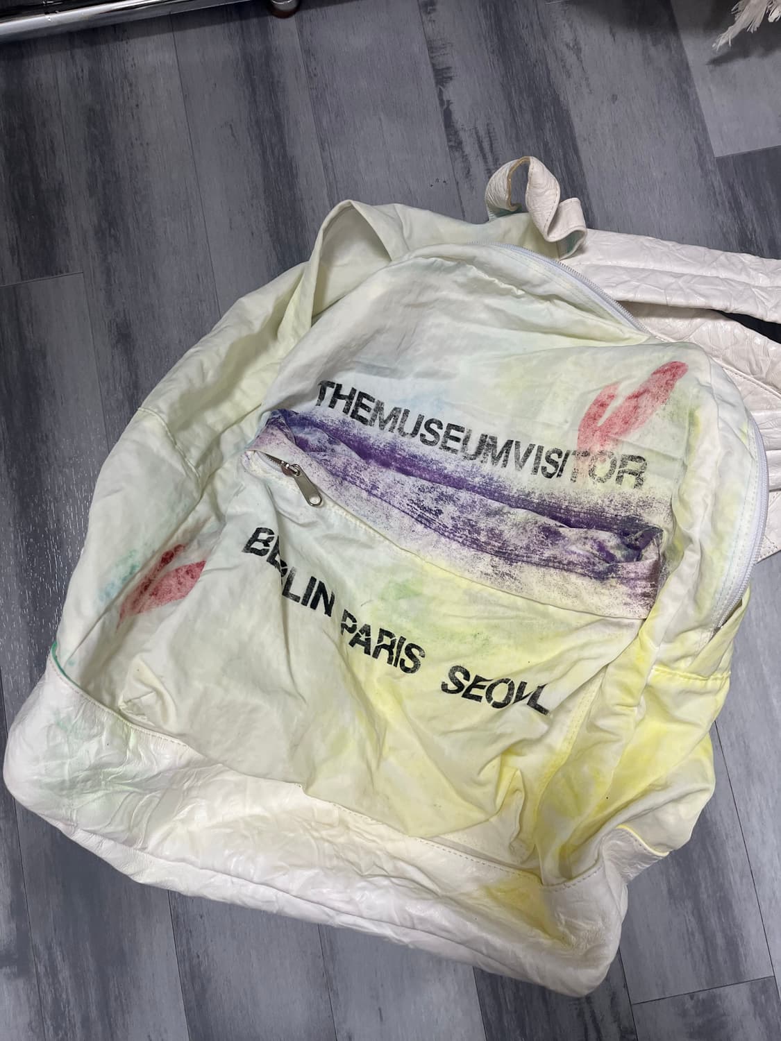 더뮤지엄비지터 백팩 상품이미지1