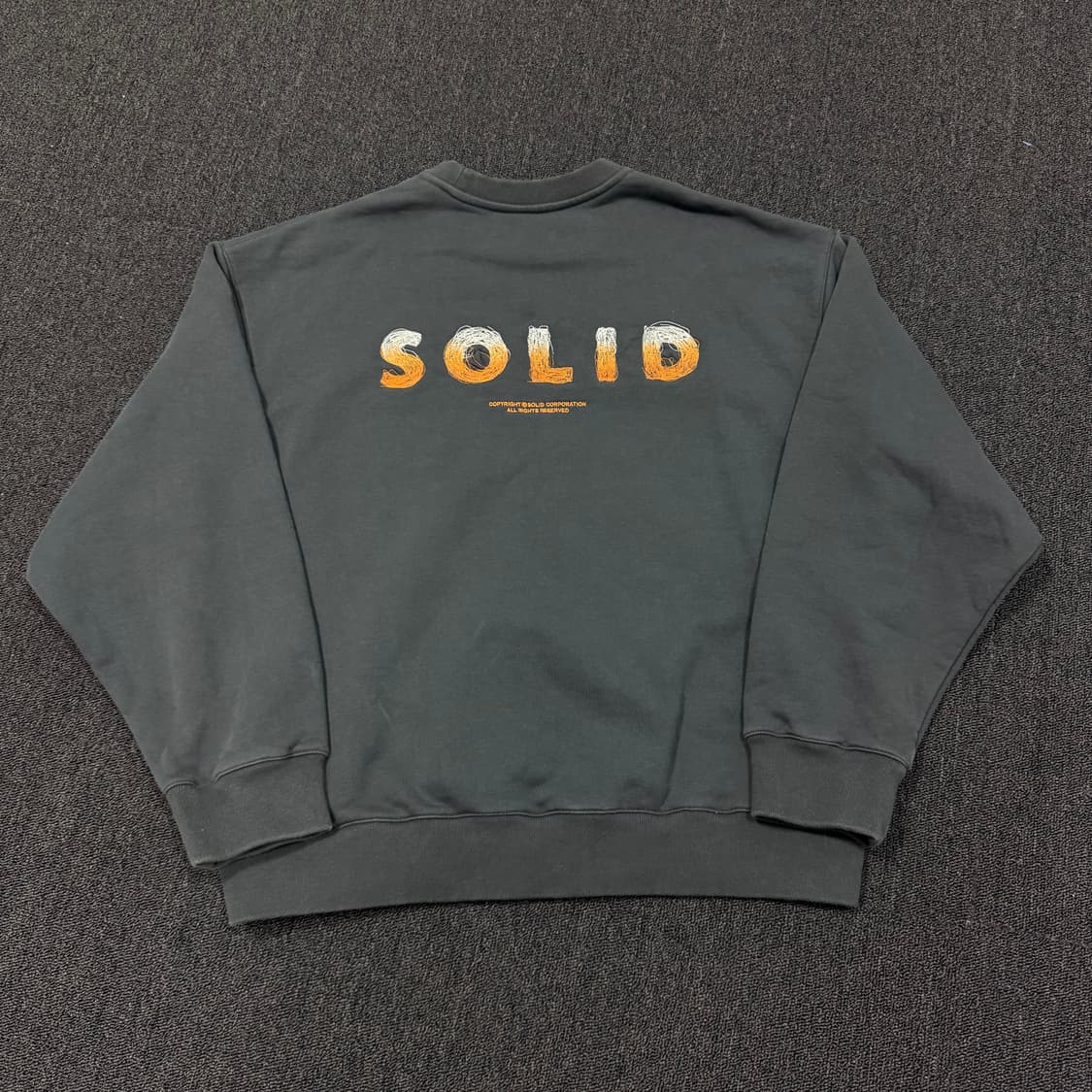 솔리드옴므 25FW 그라데이션 엠브로이더리 맨투맨 상품이미지1