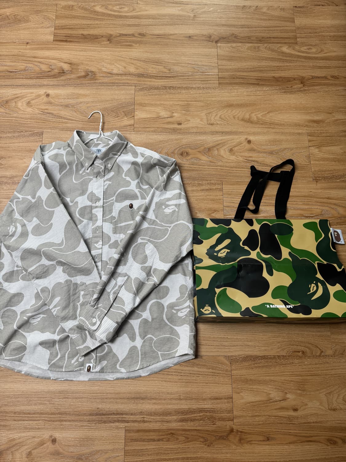 베이프 스트라이프 카모 릴렉스드 핏 셔츠 베이지 상품이미지2