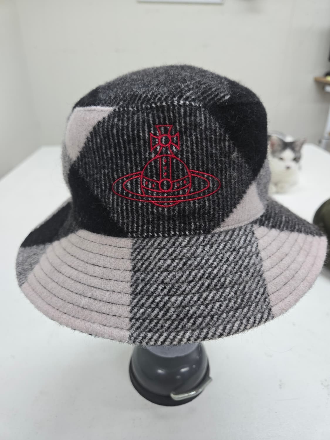 비비안 웨스트우드 체크 버킷햇 모자 상품이미지1