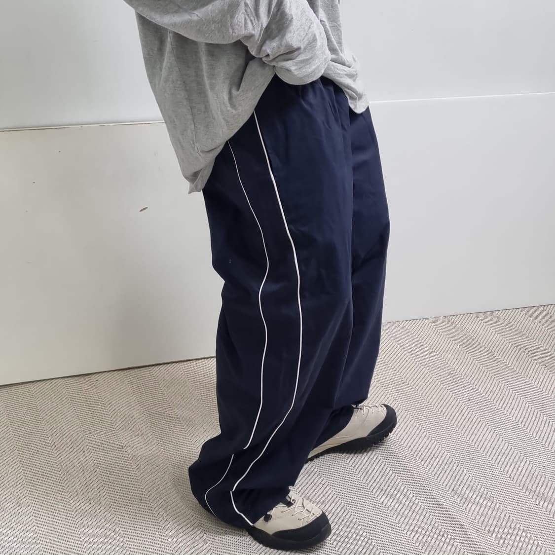 네이비 오버핏 라인 트레이닝팬츠  상품이미지1