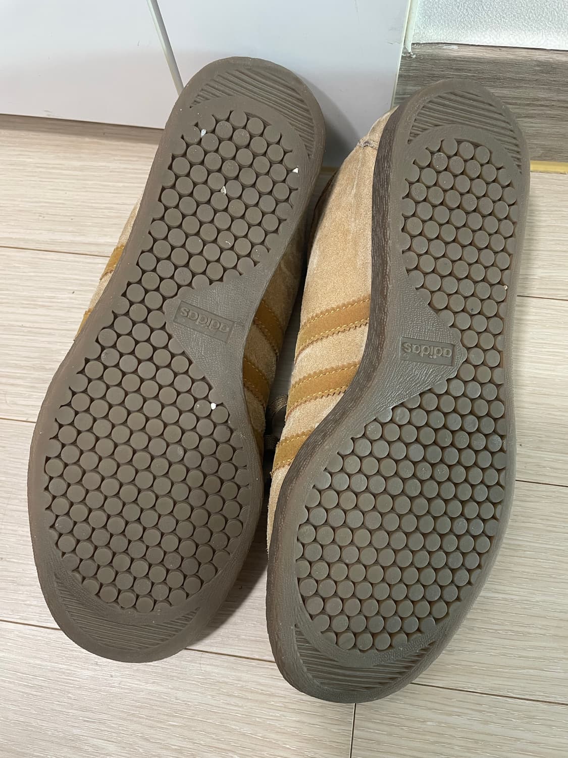 아디다스 토바코 팬톤 메사 245 상품이미지2