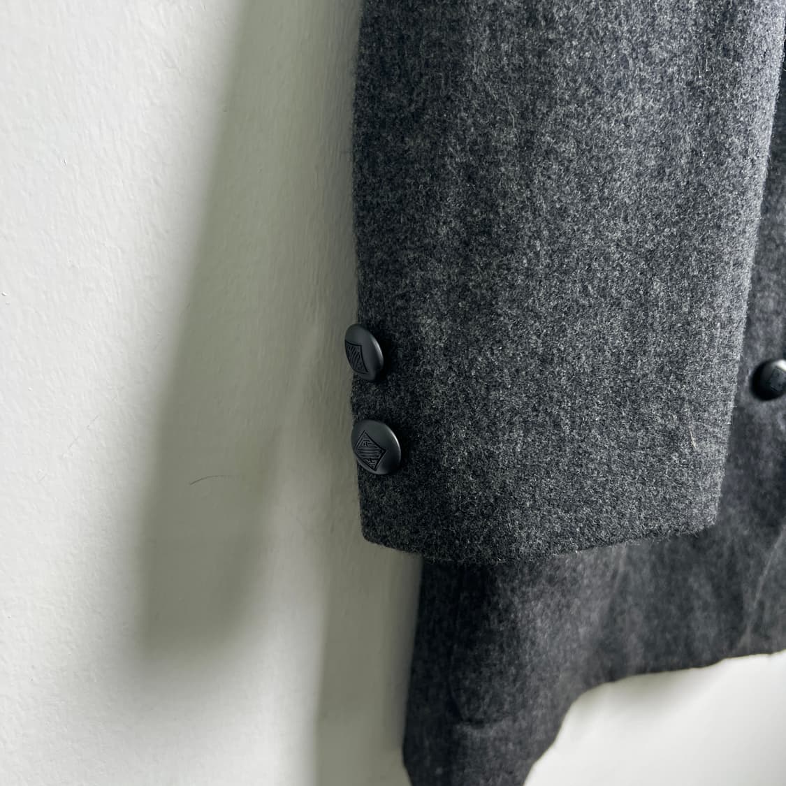 하디 에이미스 차콜 울 더블 블레이저  상품이미지7