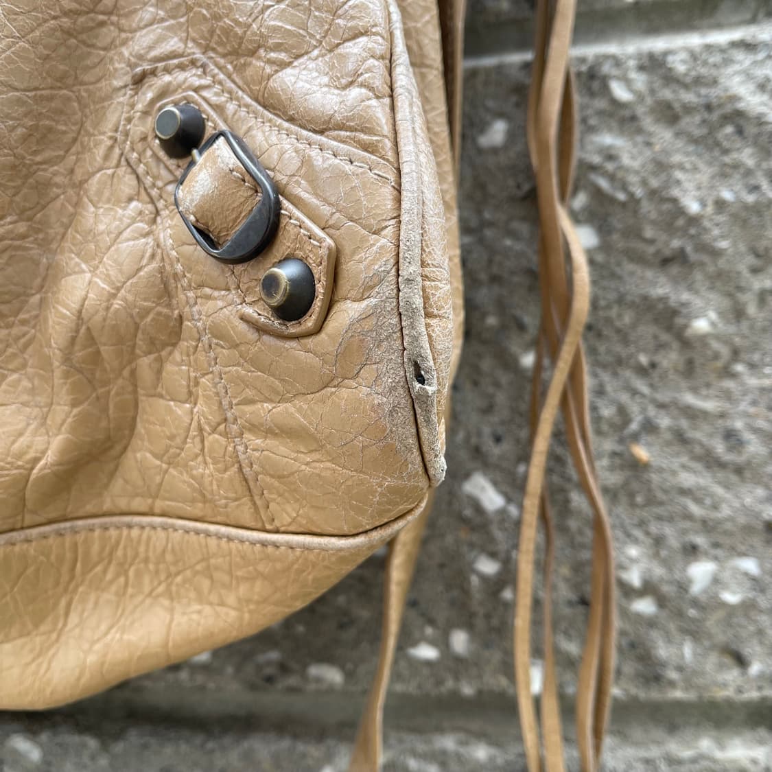 [OS] Balenciaga 레더 베이지 모터백 상품이미지3