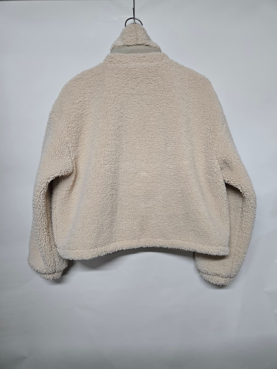 8세컨즈 하이넥 베이지 뽀글이 숏 자켓 M 상품이미지2