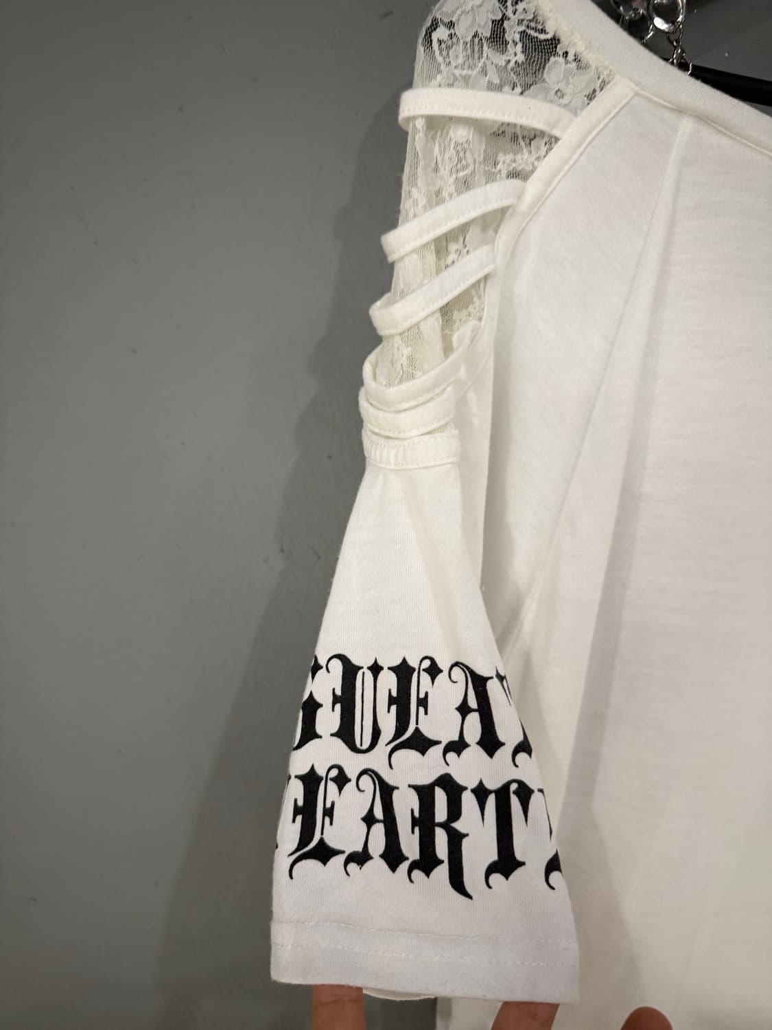 Dig deep wings detail off-shoulder top 상품이미지7