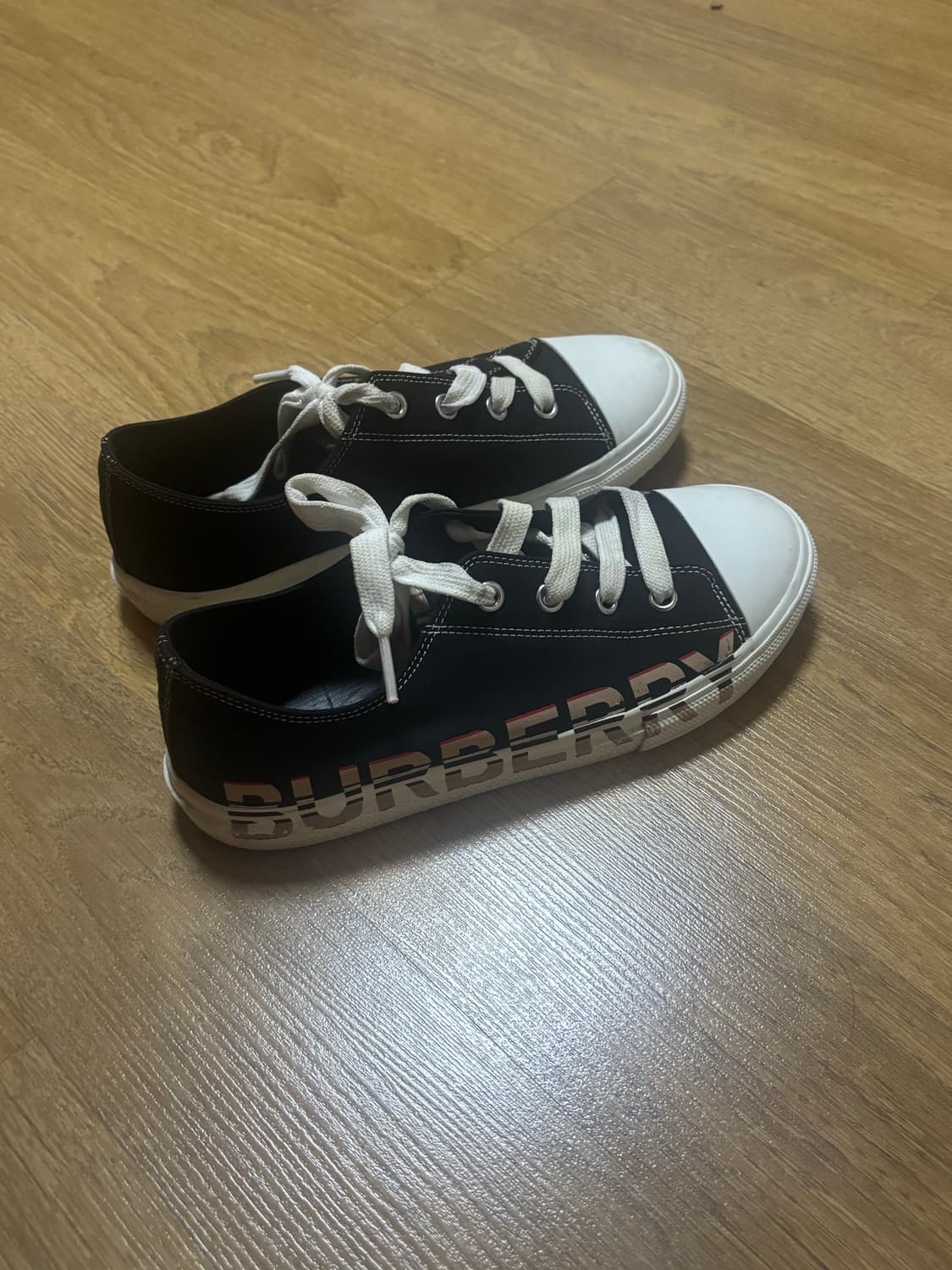 버버리 스니커즈 블랙 상품이미지1