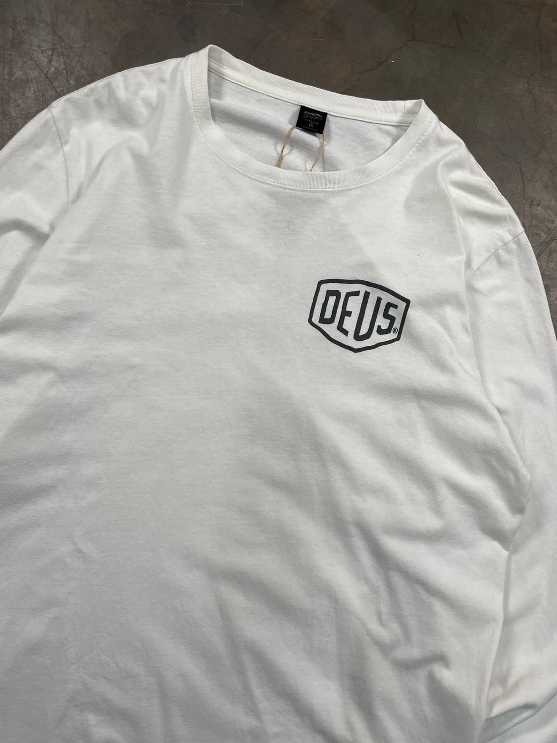 데우스 실드로고 롱 슬리브 상품이미지4