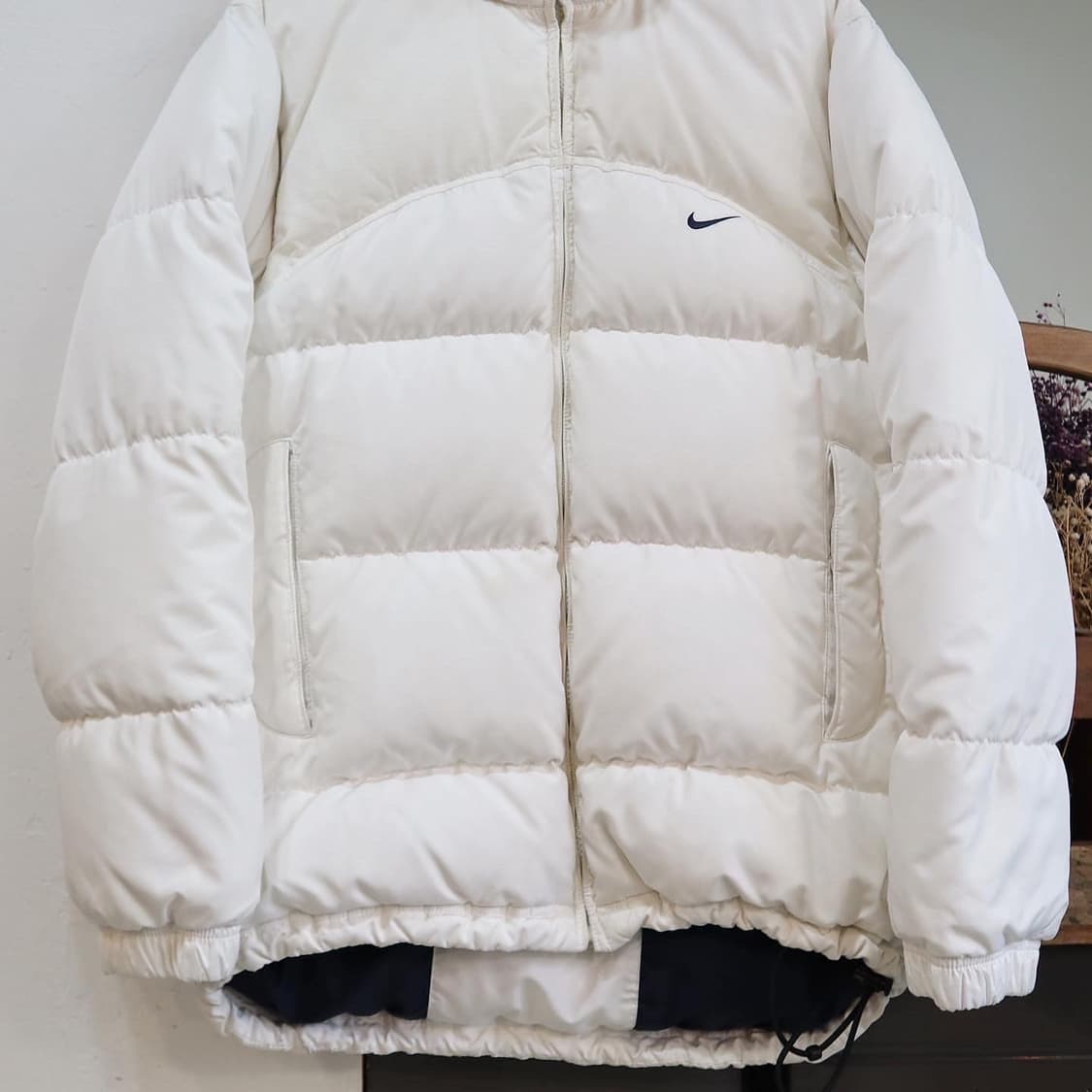 나이키 화이트 스우시 덕 다운 패딩  상품이미지3